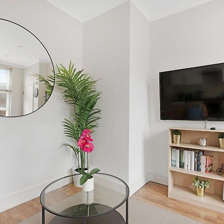런던 Family Friendly - Stylish Kentish Town 아파트 외부 사진